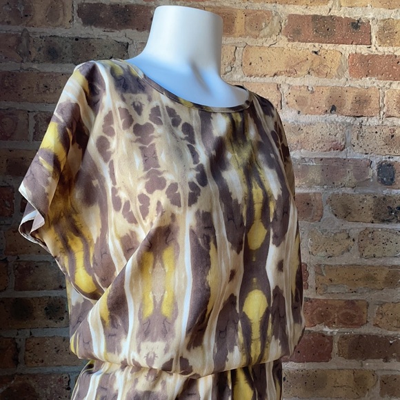 Abstract Mini Dress with Drawstring Waist - Picture 3 of 5